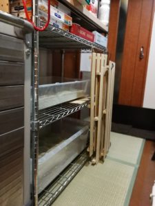 うちの2階建て猫トイレの写真です。